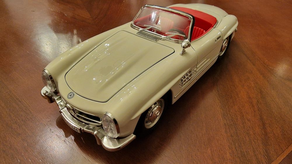 Burago: Mercedes 300 SL Roadster 1/18