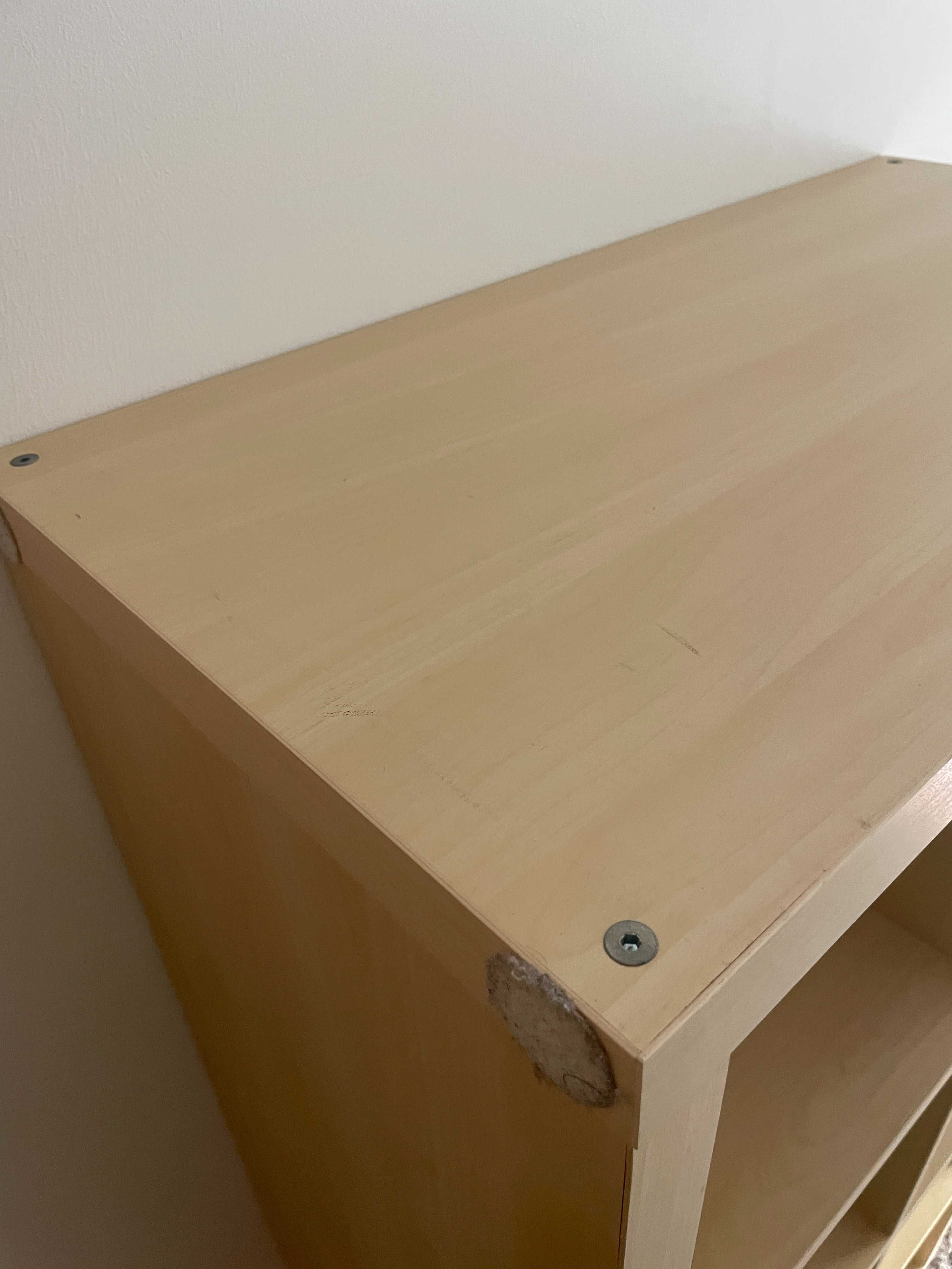 Estante Kallax IKEA aberta