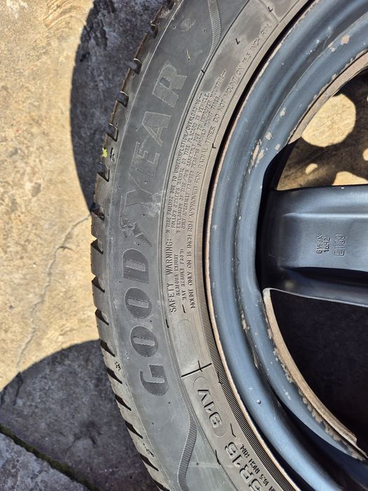 Komplet kół wielosezonowych Goodyear 205/55/16 5x110