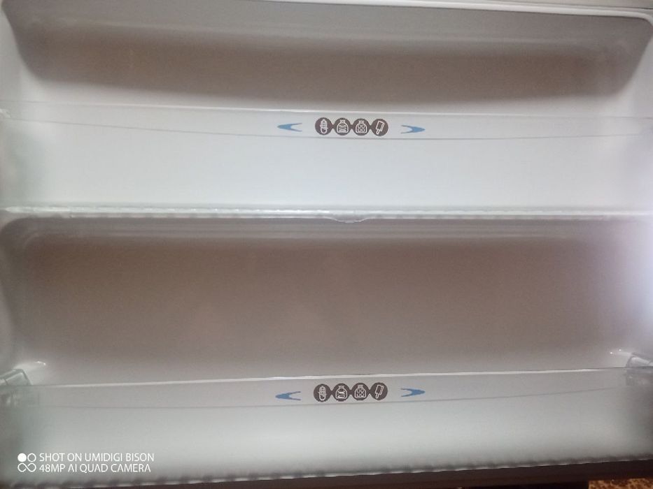 Холодильник Sharp на 535 літрів