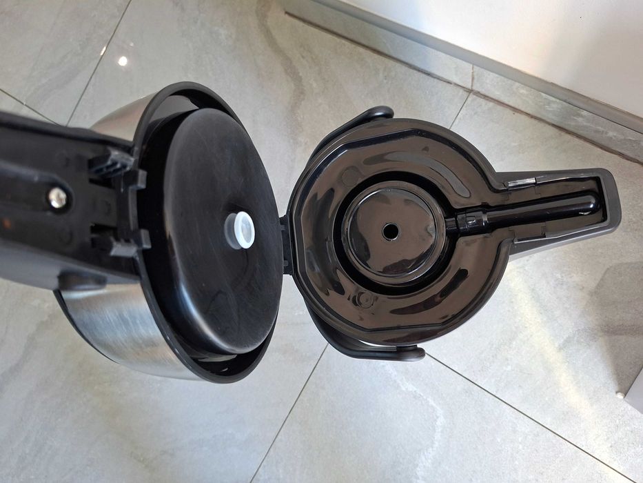 Termos Pioneer SS22R 4 l z pompką
