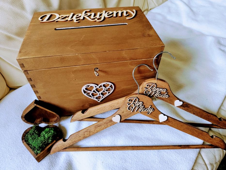 Pudełko na koperty, obrączki i wieszaki