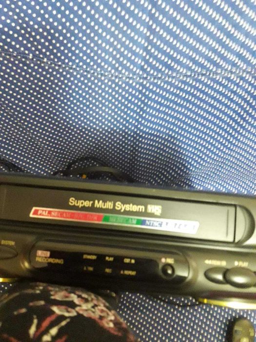 Продам кассетный видеоплеер LG W142W, колонки TYPHOON к компьютеру