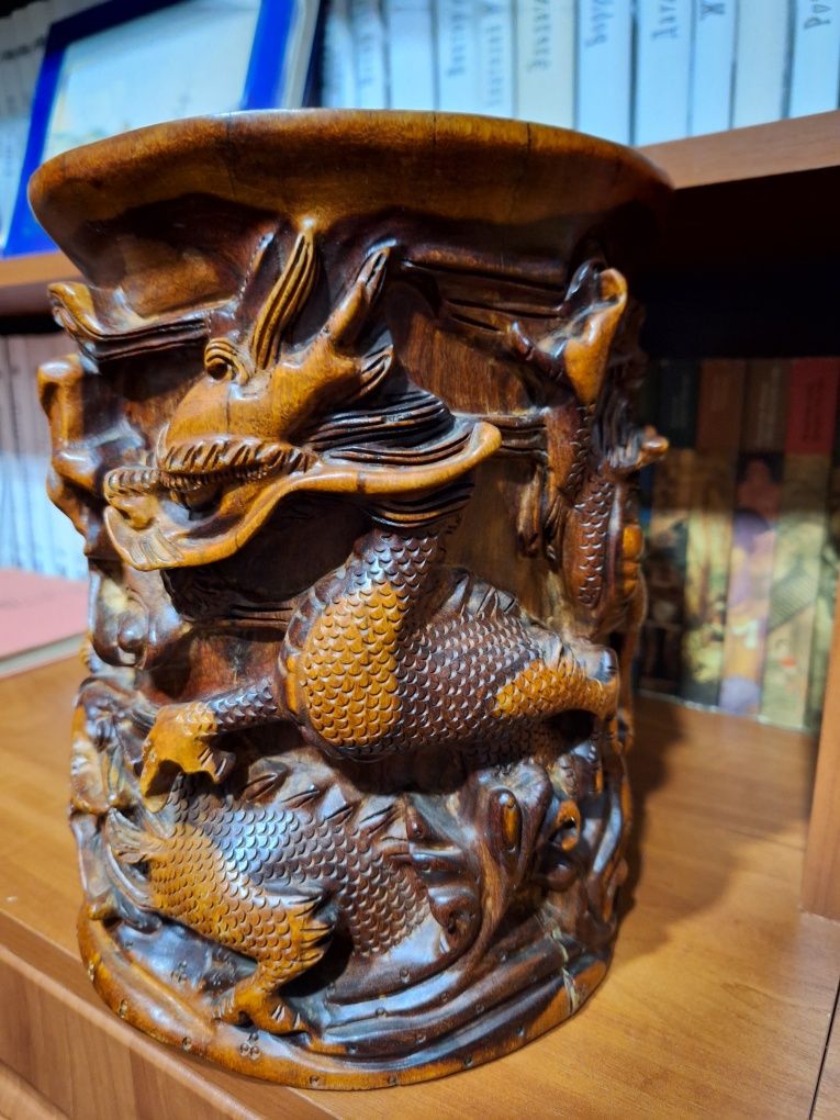 Декоративна колекційна дерев'яна ваза
