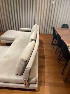 Sofá chaise longue  beje