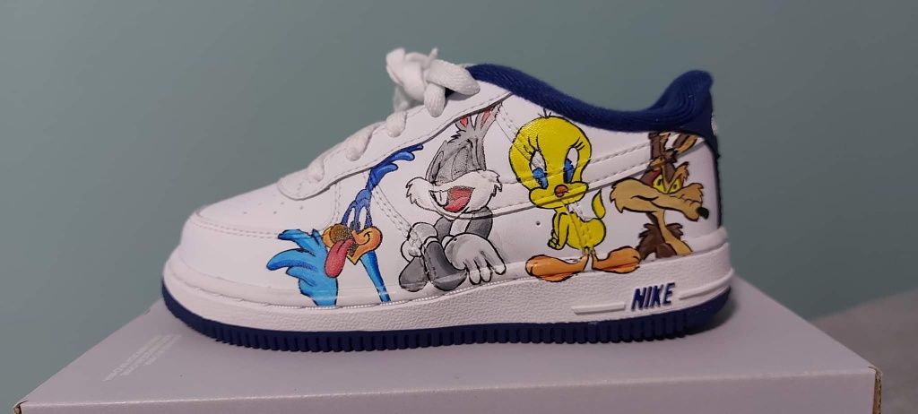 Nowe Nike Force 1 custom looney tunes królik bugs tweety roz.26