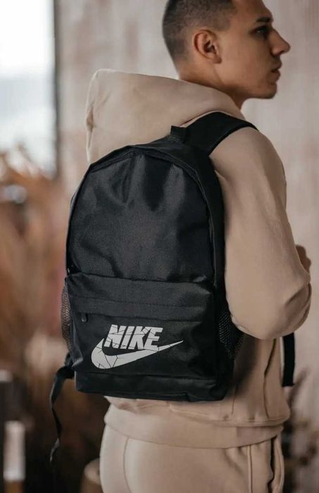 Універсальний чорний рюкзак Nike - легкий і міцний