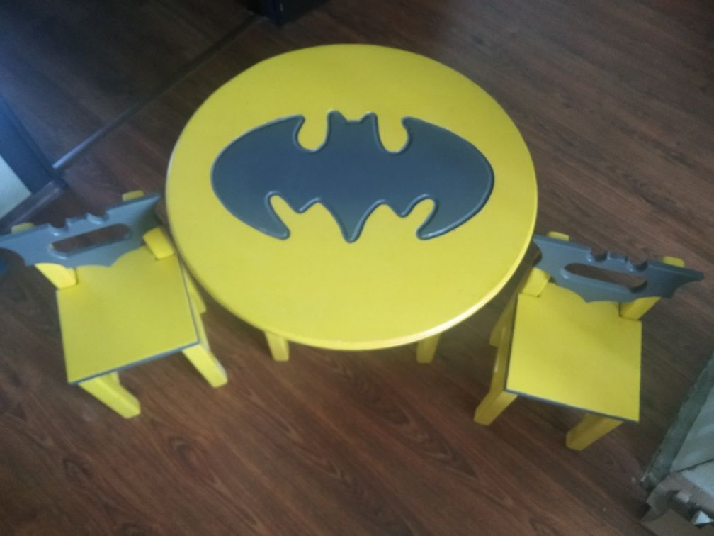 Дитячий столик та стільці , тематика Бетмен .