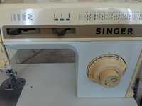 Máquina Singer elétrica com disquetes de bordar