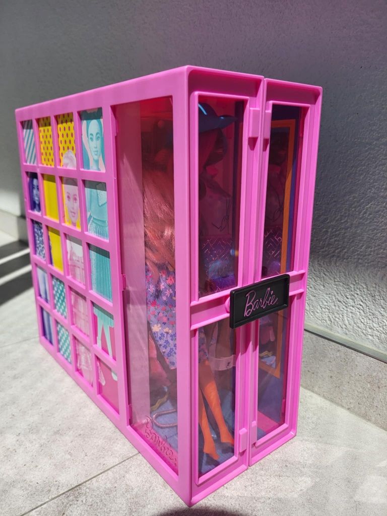 Szafa Barbie z dodatkami