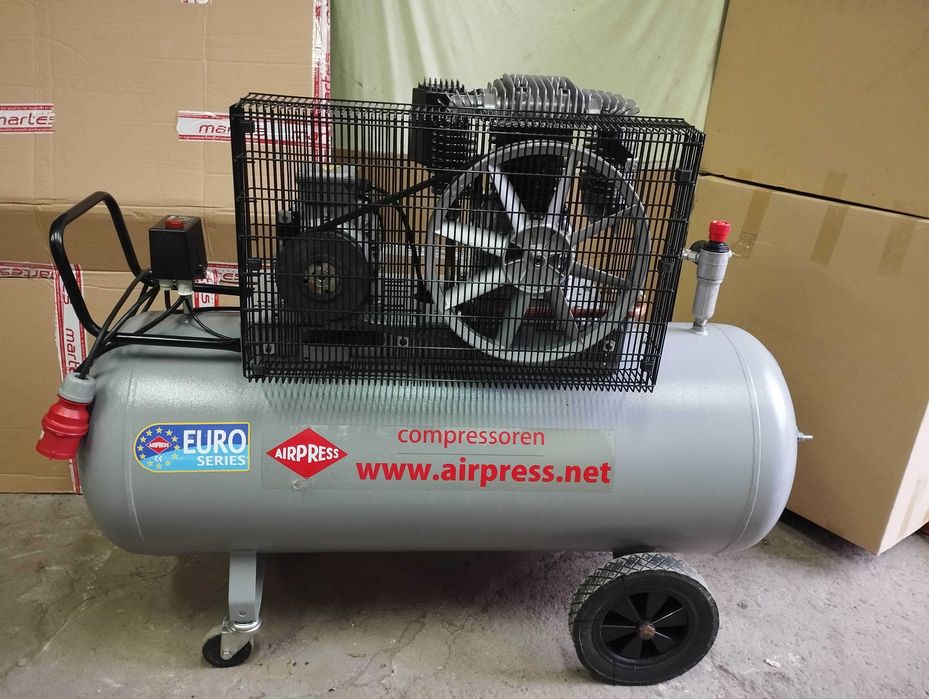 MARKOWY Kompresor dwutłokowy AIRPRESS HK 700-300 made in ITALY 11 bar