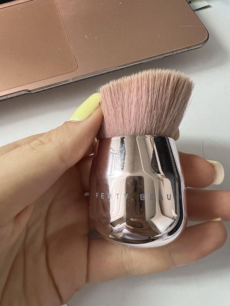 Pędzel do twarzy Fenty Beauty