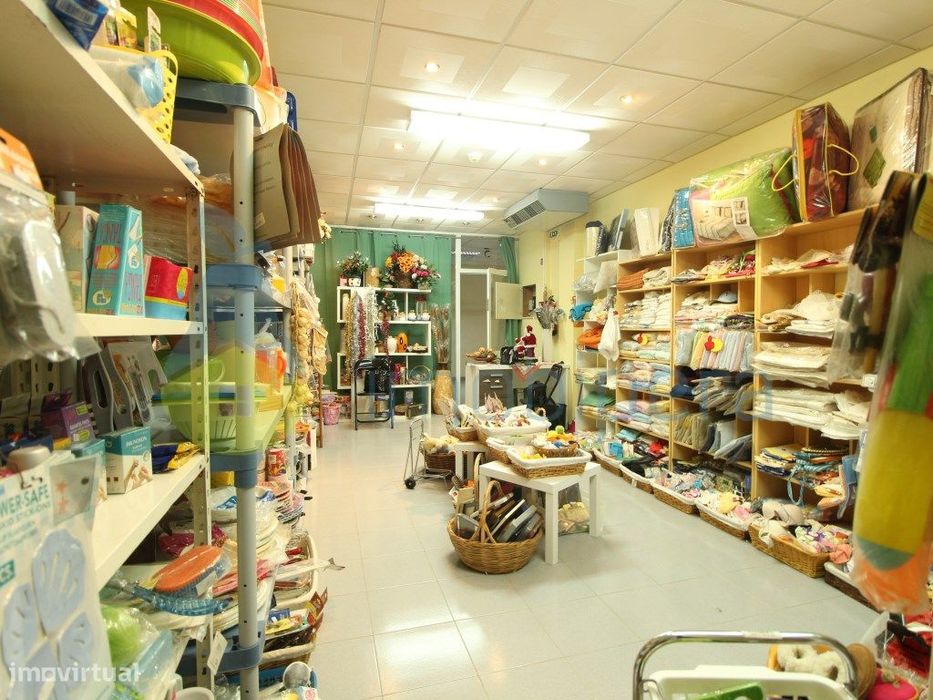 Loja para venda em Carvoeiro