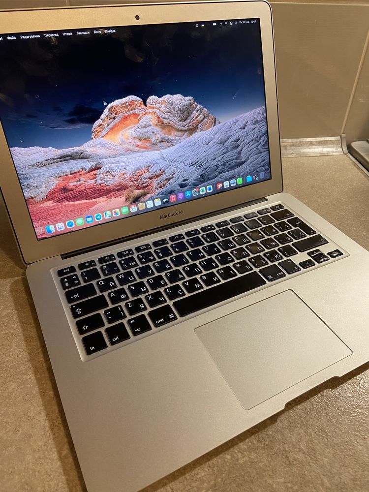 продам Macbook air 13 2017