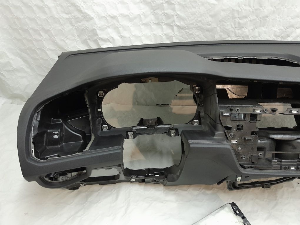 Touran III deska konsola airbag poduszki pasy