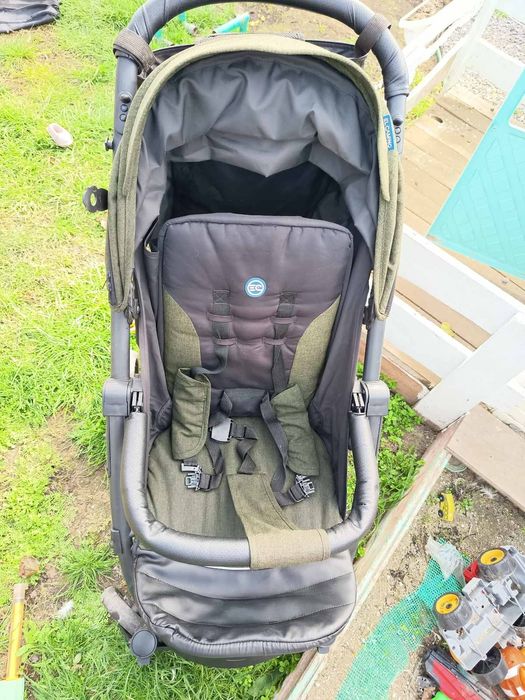 Прогулочная детская коляска