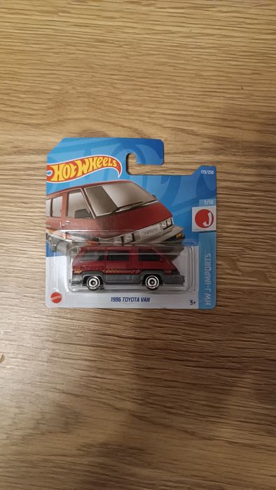 Hot Wheels Toyota Van Czerwony