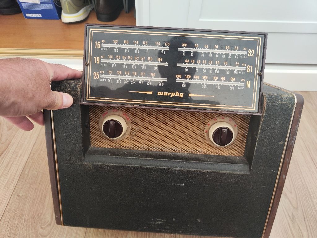 Radio muito antigo a funcionar na perfeição