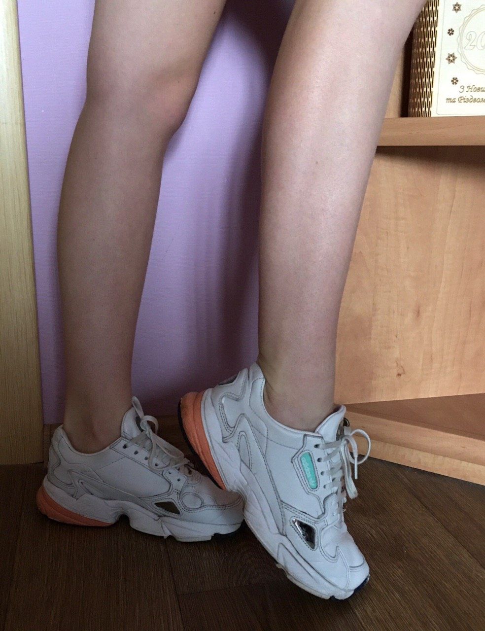 Кроссовки трендовые кожаные adidas falcon yung белого цвета