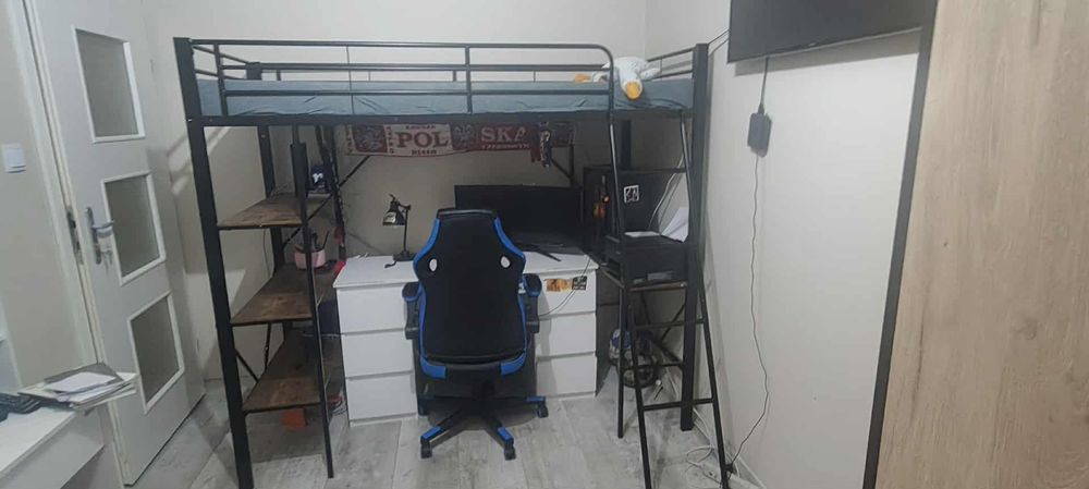 Łóżko piętrowe z miejscem na  biurko i półkami 90x200