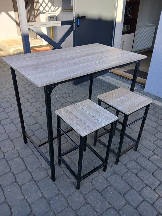 Stolik kuchenny plus 4 krzesła