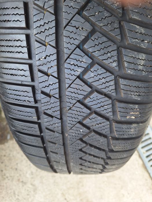 Opony zimowe 235/60/18 Continental