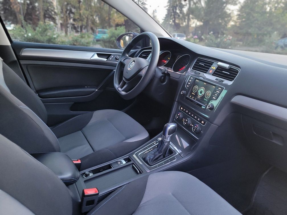 Volkswagen e-golf  чудовий стан