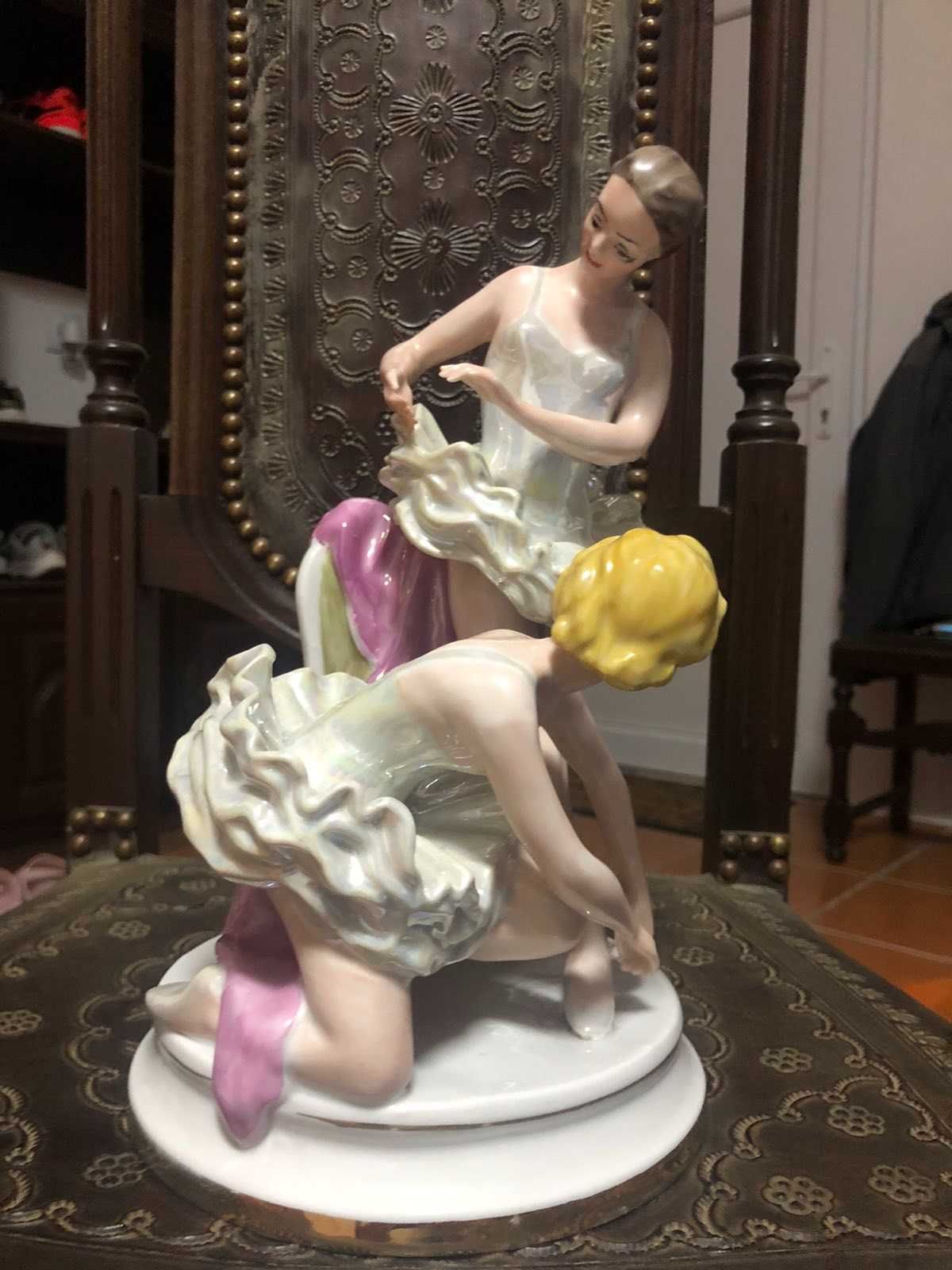 estatueta de porcelana