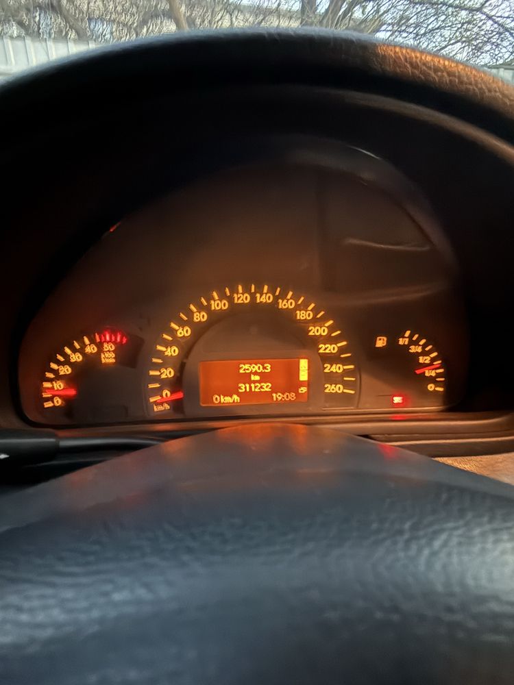 Мерседес w203 c220 2001 рік