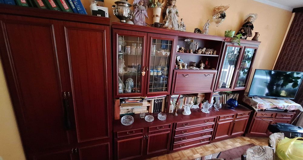 Meble/meblościanka w kolorze burgundowym wczesne lata 90