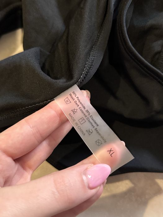 Чорний суцільний купальник