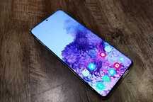 Samsung Galaxy S20+ com ecrã partido