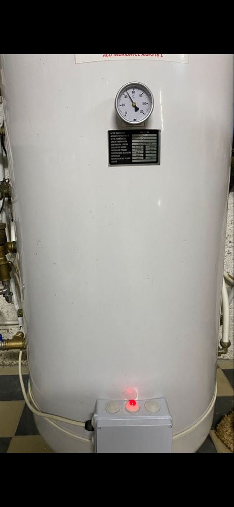 Vendo termoacumulador em muito bom estado