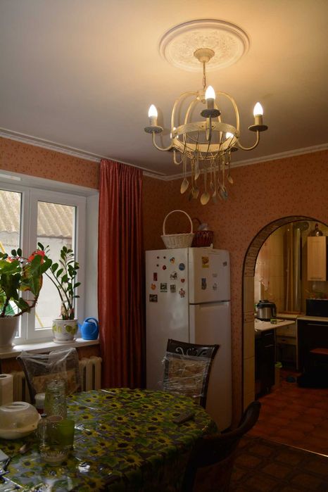 Продам капітальний будинок  у центрі села Молодіжне