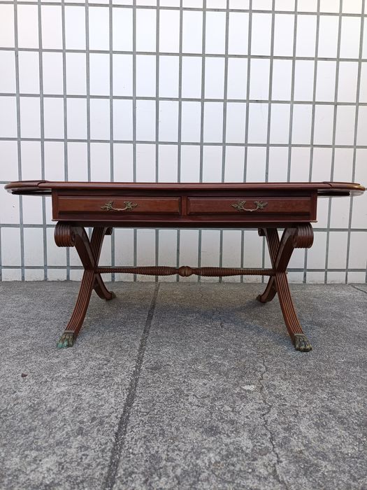 Mesa de centro ao estilo inglês