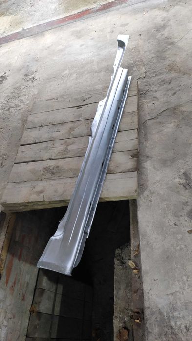 Лівий поріг Альфа Ромео 159