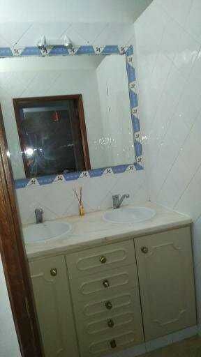 Quarto individual em Gambelas para rapariga estudante