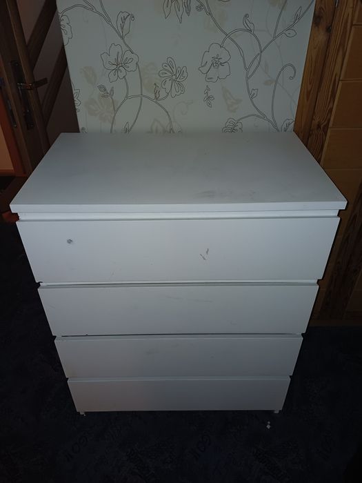 Prosta szafa z szufladami