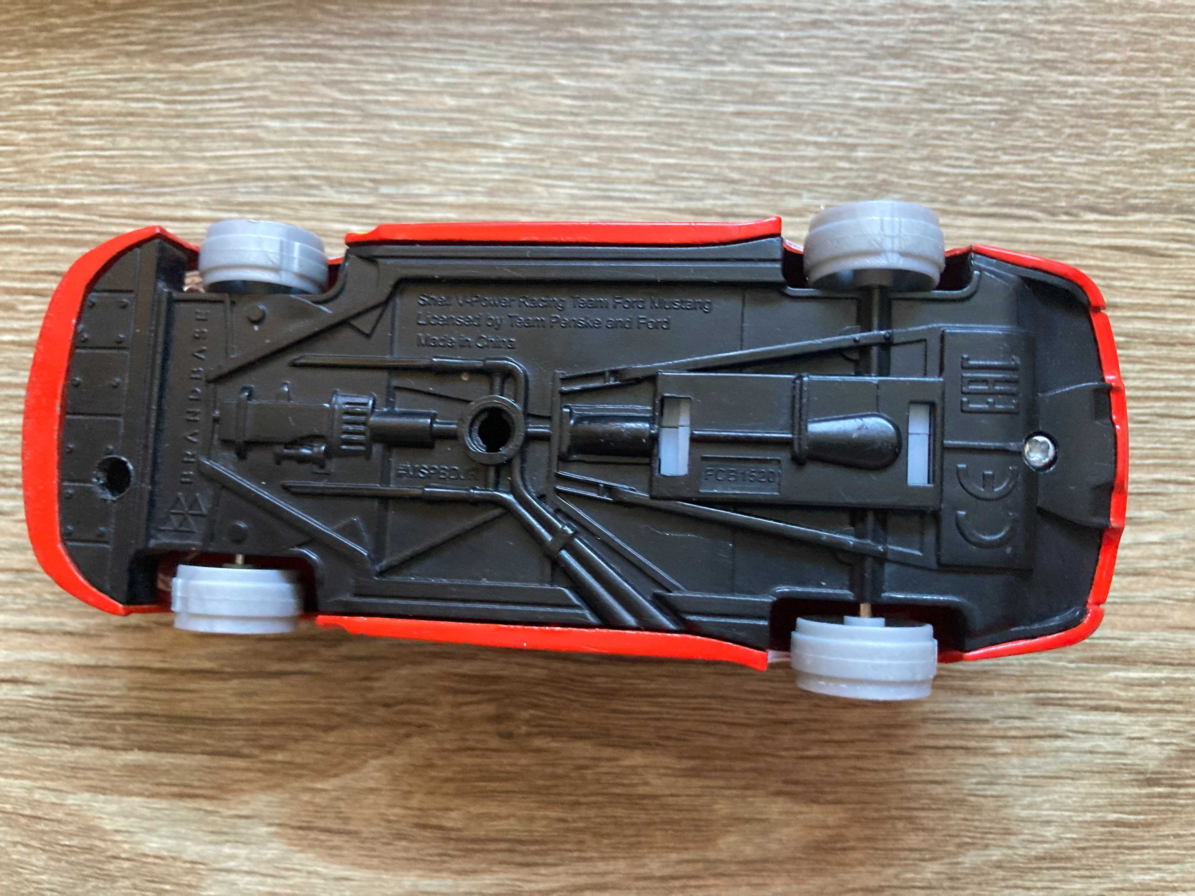 Autka wyścigowe- Matchbox Audi Quarto Pirelli, Shell V-Power