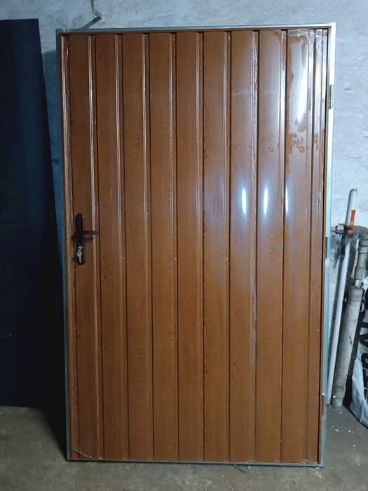 Drzwi bramy ocieplane