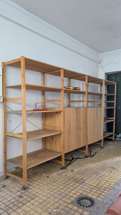 Móvel grande em madeira