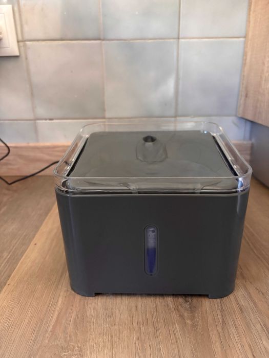 Fonte de Água Elétrica 2L– Compacta com Tomada Europeia
