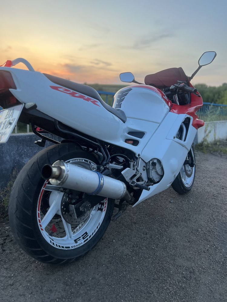 Honda  cbr  600 f