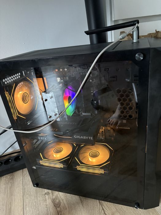 Komputer Gamingowy z Monitorem