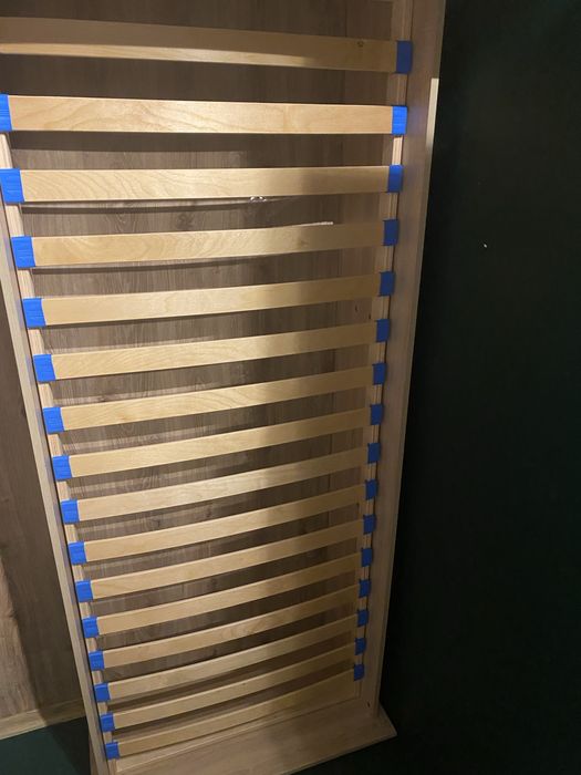 Łóżko młodzieżowe.