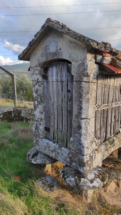 Canastro / Espigueiro em Pedra