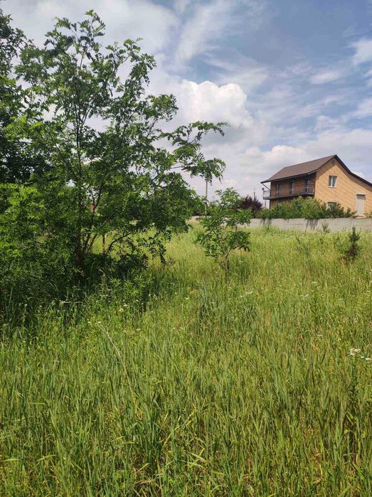 Продам участок в Юровке 30 сотки со старіим домомо двухсторонний