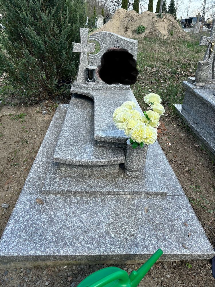 Nagrobek / pomnik granitowy używany