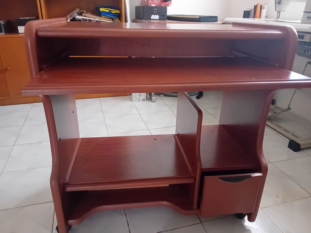Secretária computador muito bom estado