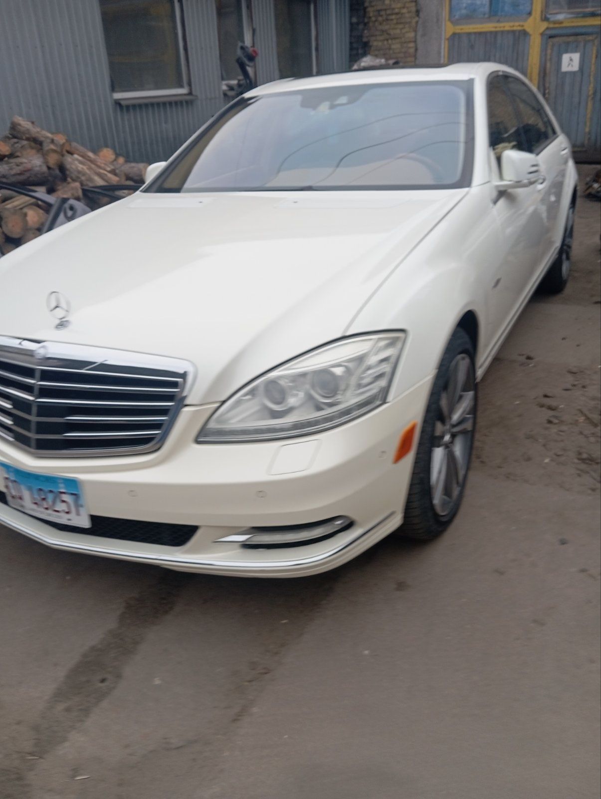Бампер передній рестайлінг на Мерседес W221 комплектный.